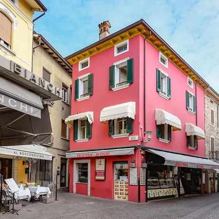 Square Sirmione